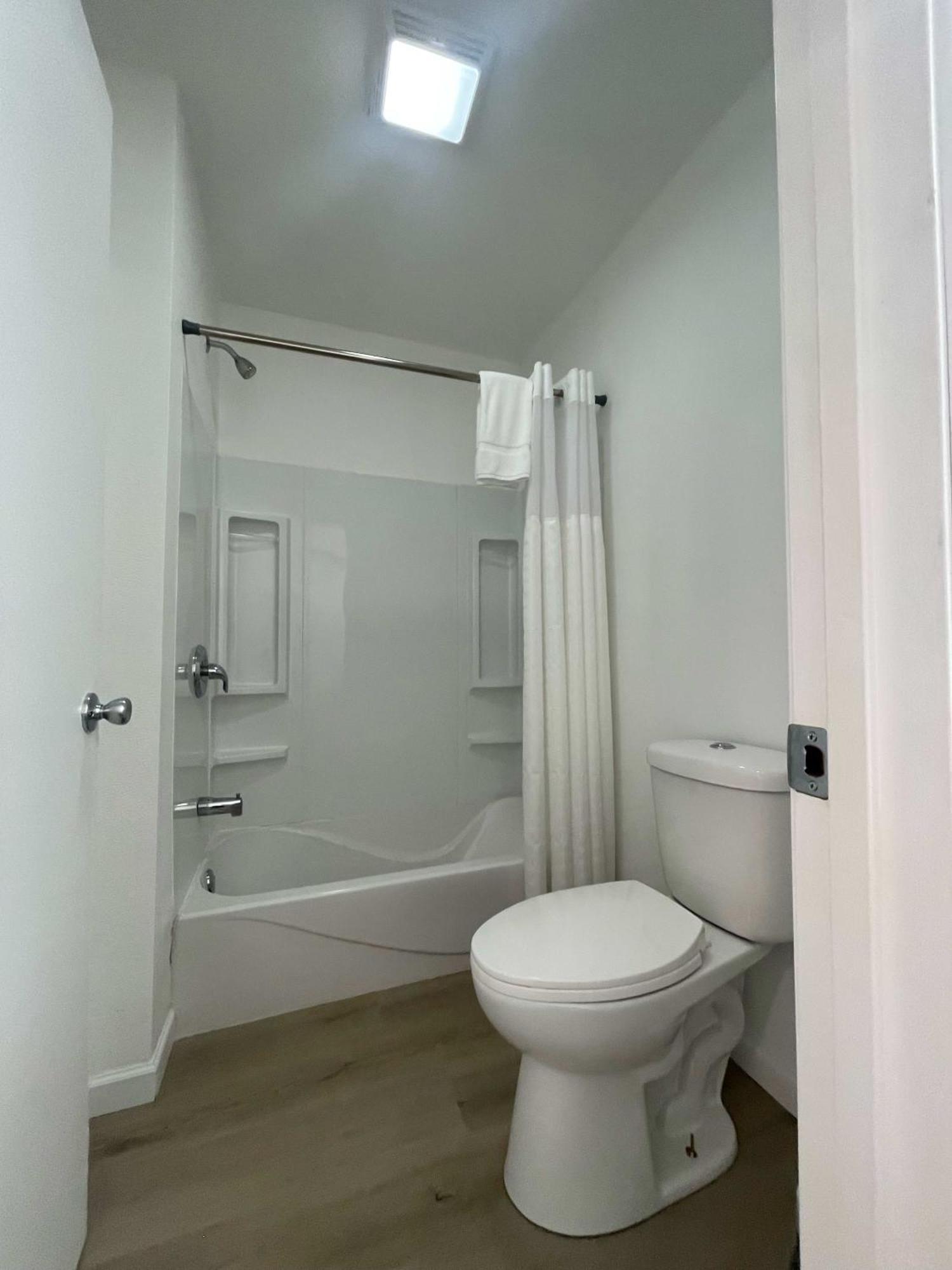 Single King Room Lake City Exterior photo
